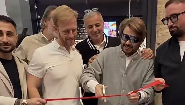 Bukies, Piero Armenti inaugura il locale in stile Usa: “Sono felice, sognavo di studiare a Bologna”