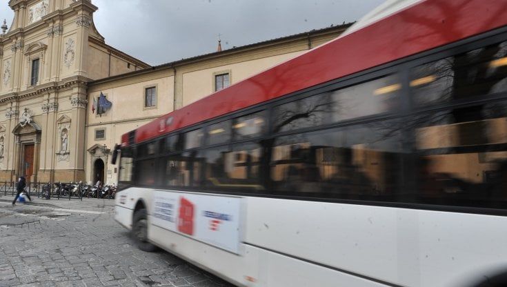 Firenze, multata sull'autobus una donna di 92 anni