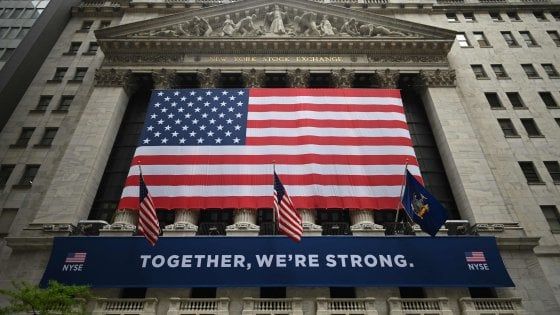 Borse europee positive sulle ripartenze. Ocse, il Pil cala come non accadeva dal 2009