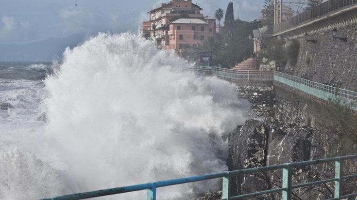 Previsioni meteo, ancora tempesta sull’Italia: nubifragi e venti forti nel weekend