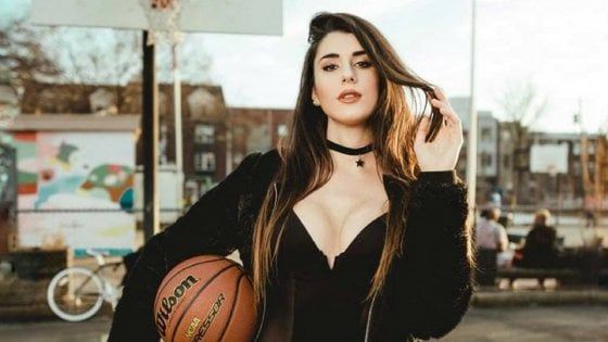 Basket: scatti hot in barca, Valentina Vignali denuncia lo skipper