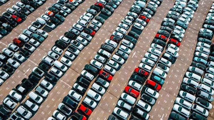 Stop alle auto ibride dalla Cina. L'Ue chiede di limitare volontariamente le esportazioni