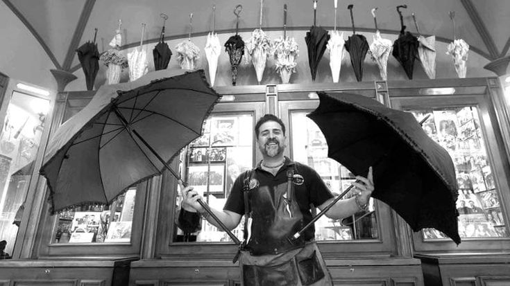 The umbrella maker of Naples: “From King Charles to Stallone, my creations are loved across the globe”