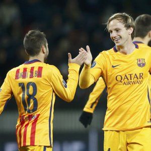 Rakitic lancia il Barcellona, Neuer tra miracoli e papere