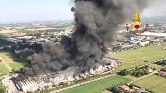 Incendio Faenza, l'Arpae: "Esclusi effetti sulla salute"