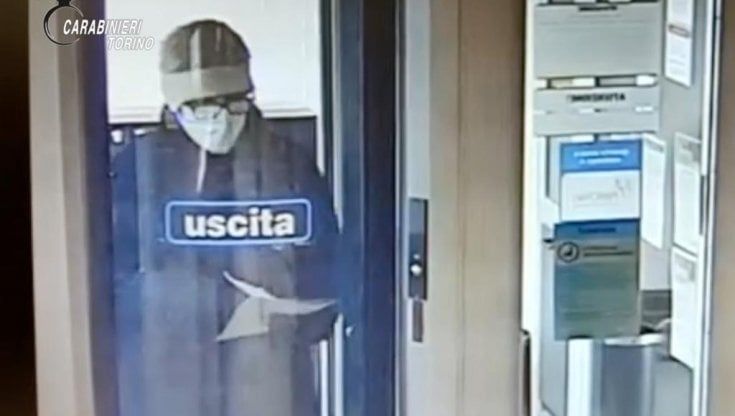 Individuati e arrestati sei rapinatori di banca che agivano col volto coperto dalla mascherina ffp2