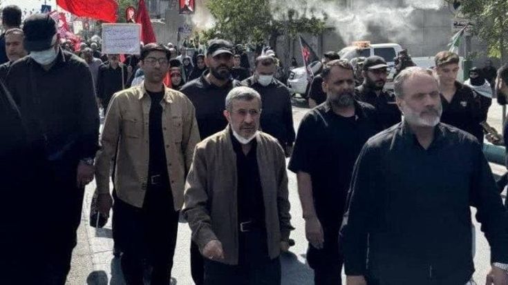 Al funerale di Khamenei riappare Ahmadinejad, il falco che piace agli Usa