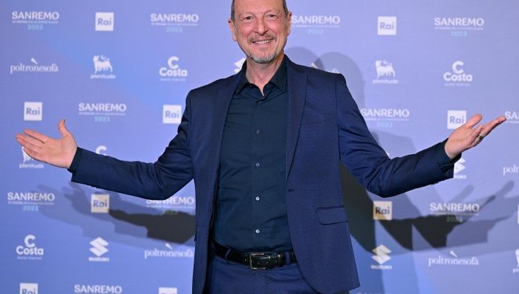 Sanremo 2023, Amadeus inaugura la festa. Il pensiero di Morandi per i terremotati in Turchia