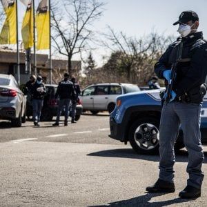 Bologna, tentata rapina in tabaccheria: il titolare resta ferito