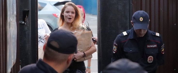 Rilasciati, e subito ri-arrestati, i Pussy Riot che avevano interrotto la finale di Coppa del Mondo