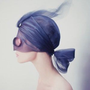 Le immagini del leggendario Norman Parkinson in mostra al Fiat Chrysler Motor Village di Londra