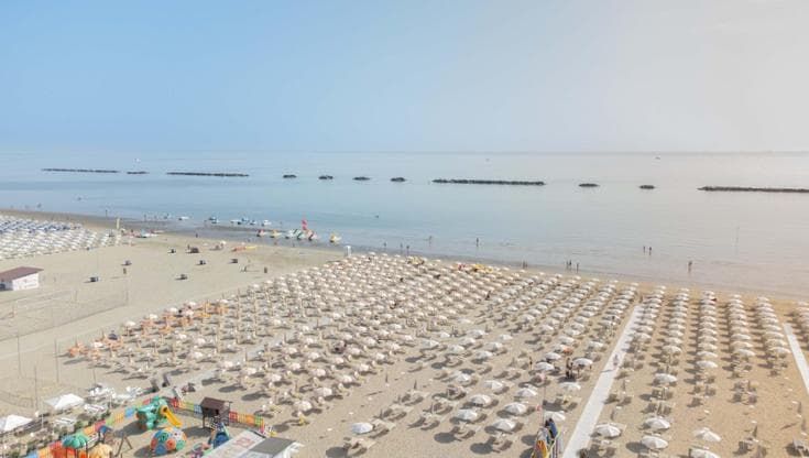 Cesenatico, centinaia di turisti truffati: “Adescati con residence inesistenti, caparre da 250 euro”