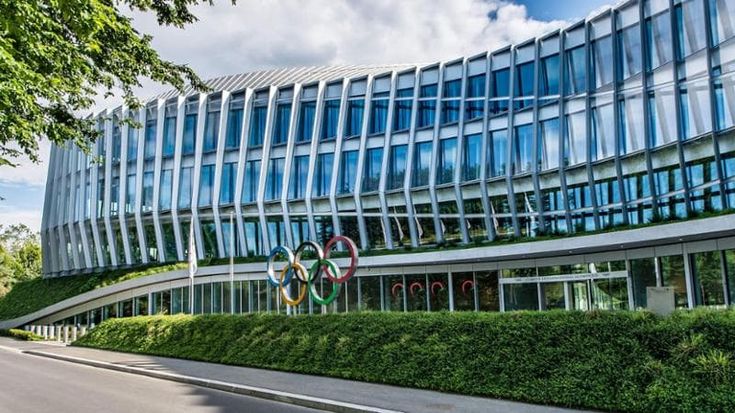 Il Cio estende i test genetici: no alle atlete transgender alle Olimpiadi nelle gare femminili