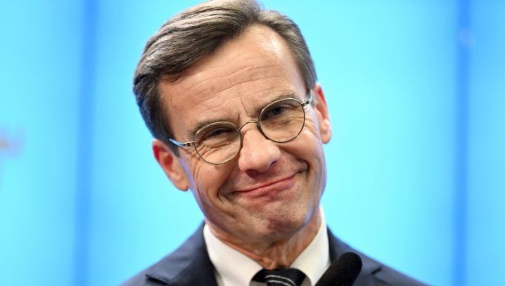Svezia, chi è il nuovo premier Ulf Kristersson: fan di Tintin, tre bambine adottate in Cina, dovrà far accettare all’Ue l’appoggio dell’estrema destra