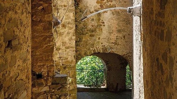 “Una Boccata d’arte”, le opere di Tild Greene animano Rocca Cilento