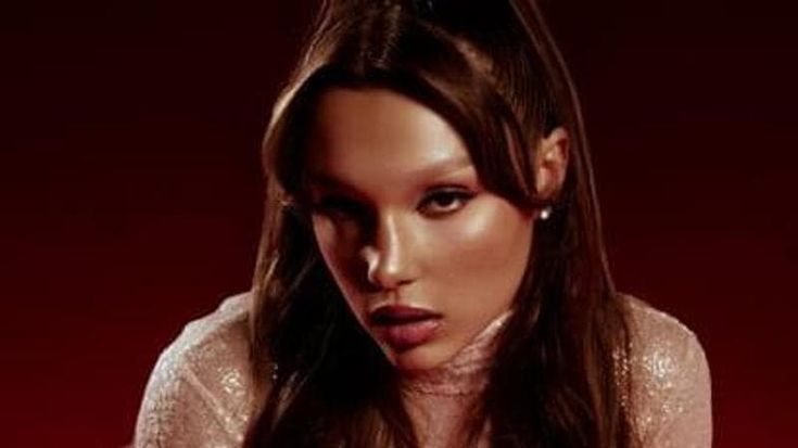 Sarah Toscano, vita da popstar in bilico tra Sanremo e Netflix