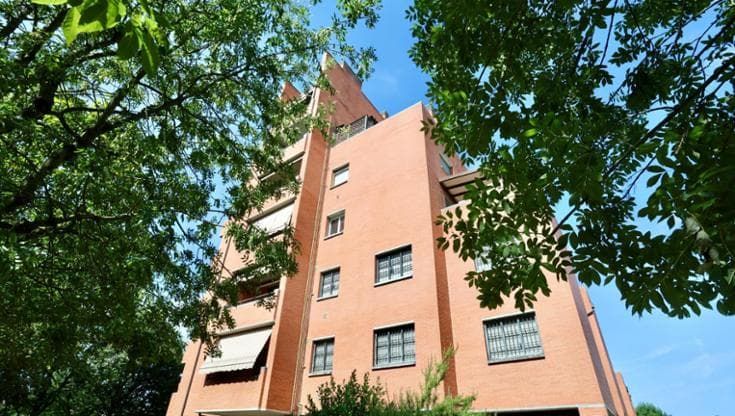 Uccide la moglie malata, poi si spara: omicidio-suicidio a Bologna. “C’è un biglietto d’addio”
