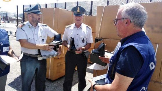 Contraffazioni, 18mila paia di Dr.Martens false sequestrate al porto di Brindisi