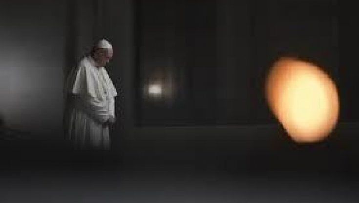 La Via Crucis del Papa scritta dai bambini: “Dall’ambulanza sono scesi uomini che somigliavano ad astronauti"