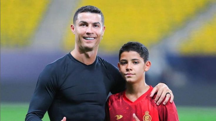 Cristiano Ronaldo, anche il figlio giocherà nell’Al-Nassr: maglia numero 7 e in squadra con i più grandi