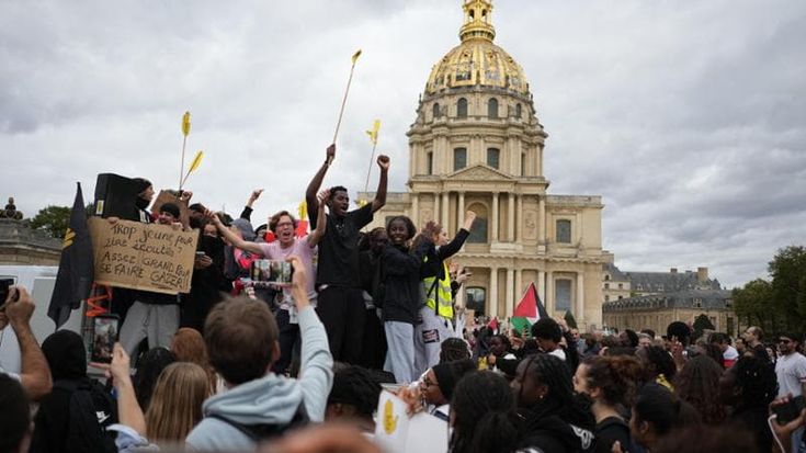 I giovani che sconvolgono la Francia