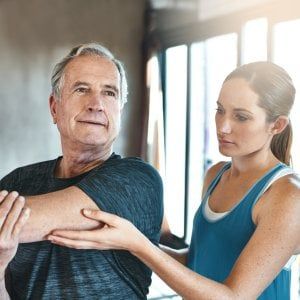 Sport, dieta e vitamina D per prevenire l'osteoporosi