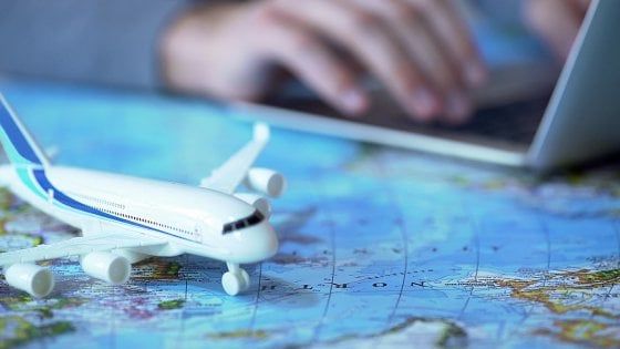Viaggi, in vista delle vacanze gli italiani si affidano alle agenzie online