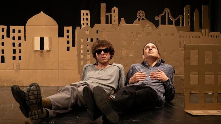 Fettarappa, uno spettacolo da non perdere tra stand up, punk e Adorno: “Ci hanno addomesticati”