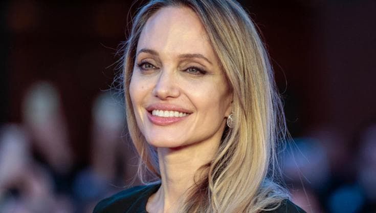 La giornata romana di Angelina Jolie: “Mi sono sentita sola, ma il coraggio è donna”