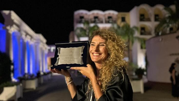 Premio Ischia, Nina Palmieri delle Iene giornalista dell’anno. “Lo dedico a Nadia Toffa”