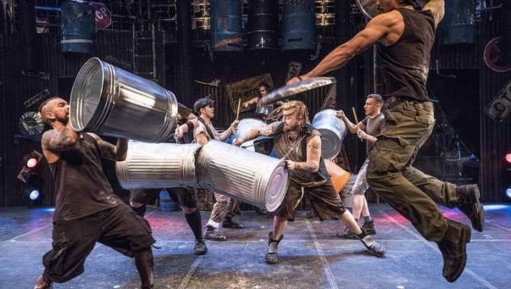 Gli Stomp sbarcano al Lirico, Luke Cresswell: "Rompiamo il silenzio con ritmo e rumore"