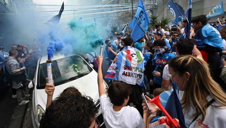 Napoli, lo scudetto dei like lo vince Kvaratskhelia. Sui social i campioni d'Italia inseguono Juve, le milanesi e Roma