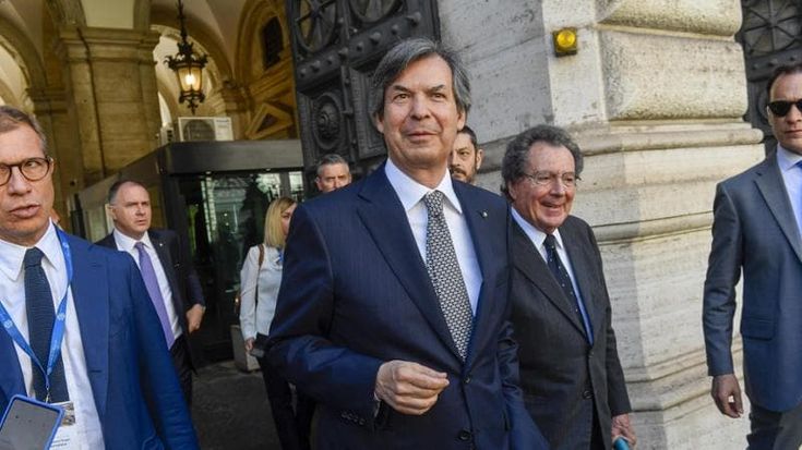 Più cedole ai soci e crescita senza risiko: al via il nuovo piano di Intesa Sanpaolo