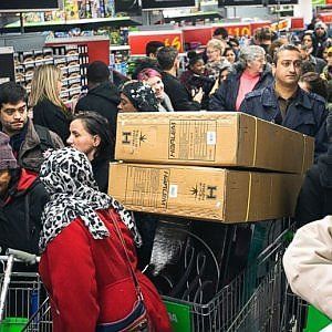 Black Friday, dagli Usa all'Europa parte la corsa allo shopping