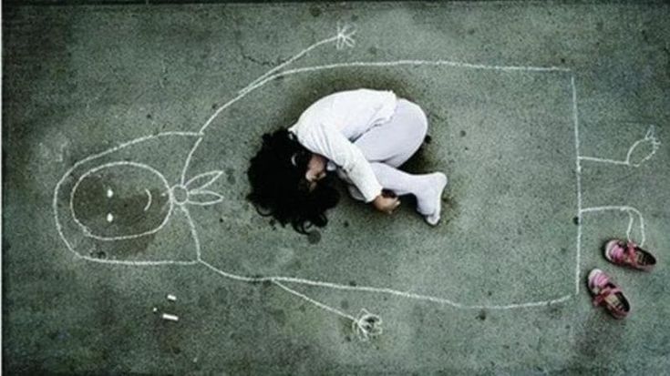 Femminicidi, le orfane e gli orfani, figli del silenzio, sono vittime di seconda classe?