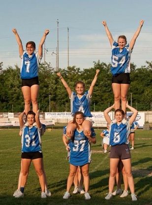 Salti, coreografie e acrobazie, a Bologna <br />il campionato italiano di cheerleading e cheerdance