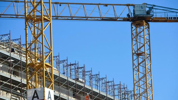 “Le nuove case ad affitto calmierato vadano a chi è nato a Firenze”. Scoppia la polemica sulla proposta di FdI. Nardella: “Proposta etnicamente selettiva”