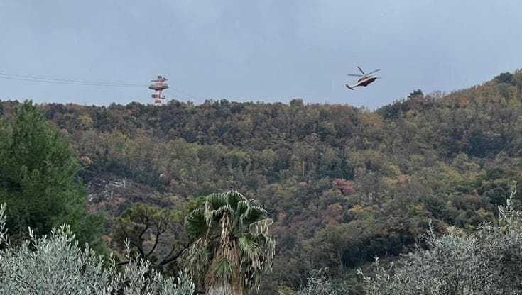 Funivia Faito, al via il recupero della cabina dal burrone: portato via il carrello