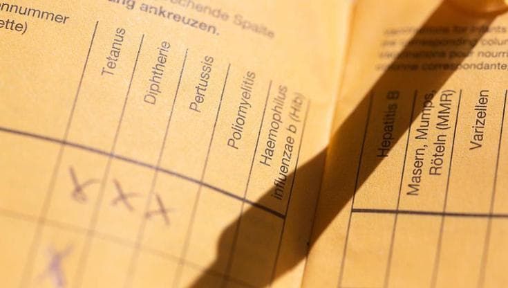 Che cos'è la difterite, l'infezione che uccide soprattutto i bambini (non vaccinati)