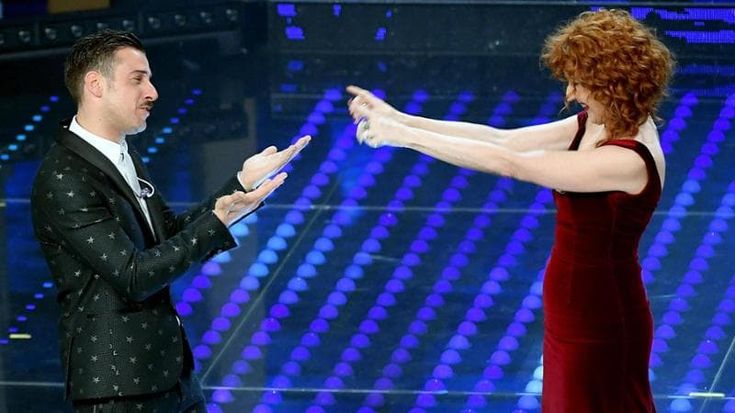 Duetti e cover della quarta serata di Sanremo 2024: le canzoni e gli ospiti