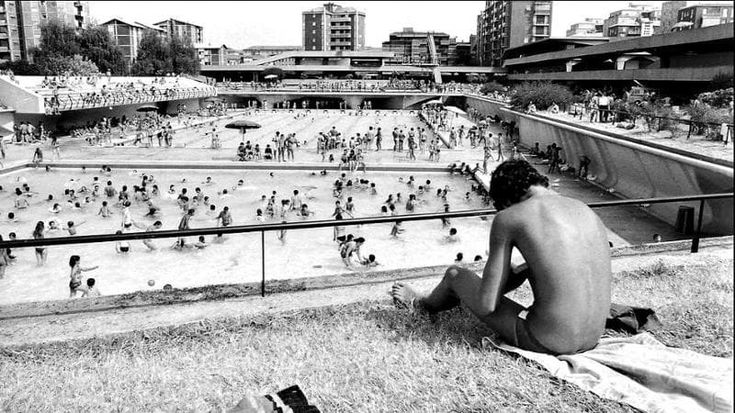 Scarioni, la piscina delle estati in città da set dei film di Monicelli alle vasche piene di rifiuti