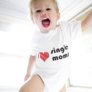 Single, arriva la proposta di legge per adottare un bimbo