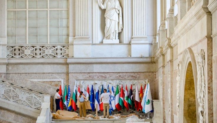 Palazzo Reale apre le stanze a 30 ministri, via al vertice: città blindata con 250 agenti