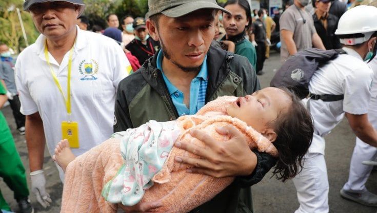 Indonesia, terremoto a Giava: almeno 162 i morti
