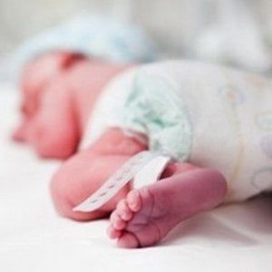 Si rompe l'utero alla 29esima settimana di gravidanza, ma il bimbo nasce e sta bene
