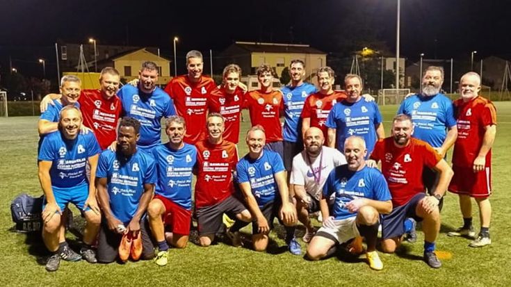 C’è la partita più lunga del mondo: 24 ore di calcio non stop, con decine di squadre. Anche miste