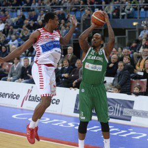 Basket: Nunnally e Buva super, Avellino espugna Pesaro