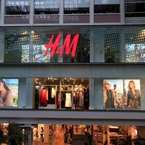 H&M, ingolfo logistico e trimestre difficile 