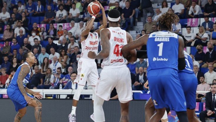 Basket, serie A: Pesaro sorprende Venezia, Brescia piega Varese in rimonta
