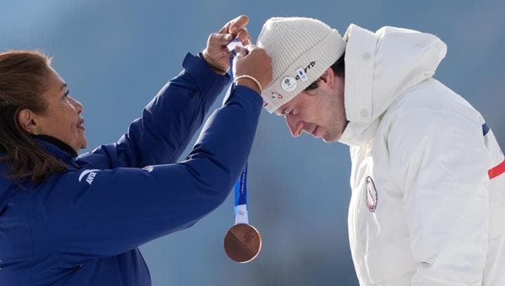 Laegreid dopo il bronzo nel biathlon: “Ho tradito ma amo la mia ragazza”. Lei: “Difficile perdonare”